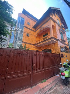 bán 315m đất phố tây, tây hồ quảng an, mt rộng 15m, thoáng trước sau, oto 7 chỗ, sát hồ, xây chdv