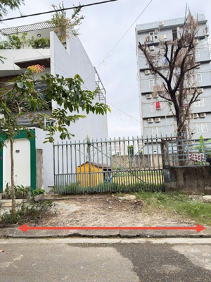 cặp phan thị nể, hoà minh. cách biển 200m. s= 208m2 ngang 10m2 giá: 14.x tỷ. thích hợp xây căn hộ