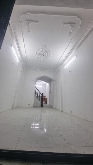 nhà p.quan nhân 7.7tỷ- 5phòng ngủ đủ công năng- nở hậu 2cm- không quy hoạch- ngõ thông tứ phía- 10đ