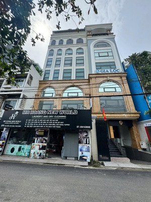 bán tòa nhà đoạn 2 chiều mặt tiền nguyễn xí - dt: 18x46m - 6 tầng hđt: 300 triệu/tháng - 115 tỷ tl