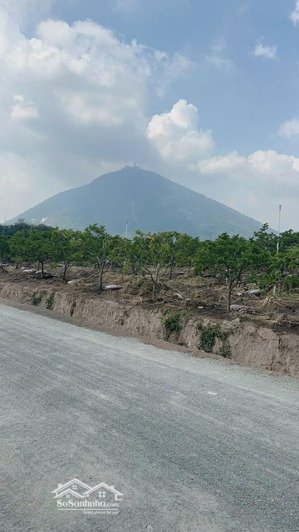 420tr. 5 x 40m đường nhựa gần khu du lịch núi bà đen