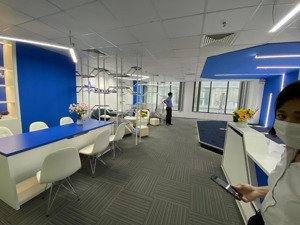 còn duy nhất 1 sàn 120m2 tại nguyễn xiển cần cho thuê giá 18 triệu/tháng