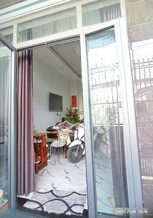 nhà 2 tầng đầy đủ công năng,gần mặt tiền nguyễn duy trinh,gia chủ xây ở nên rất chắc chắn