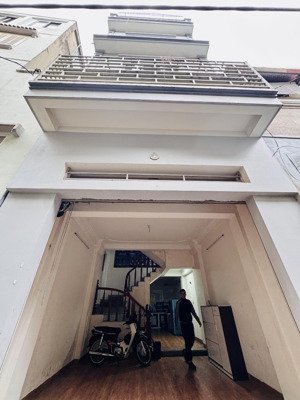 chính chủ bán nhà 4 tầng chu huy mân ô tô vào nhà, đang cho thuê nhanh 10 triệu/tháng
