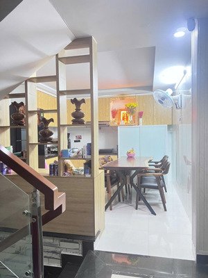 nhà mới - sổ a4 - ô tô vào nhà - khu phân lô. lê đức thọ phường 15 gò vấp cho anh chị đón tết.