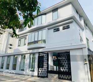 siêu phẩm biệt thự nguyễn văn hưởng, thảo điền dt 18x24m cn 448m2 giá giảm từ 130 tỷ về 100 tỷ