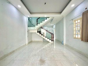 lô góc 2 mặt hẻm xe hơi quay đầu - sát thích quảng đức - vị trí đẹp - khu vực hiếm nhà bán