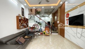 nhà lâm văn bền quận 7 hẻm xe hơi thông nở hậu 3 tầng 3pn, kế bên trường nguyễn hữu thọ