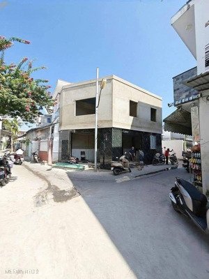 nhà góc 2 mặt tiền thuận tiện kinh doanh , buôn bán đa ngành.