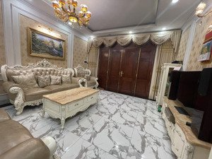 gđ chuyển về cầu giầy nên cần bán căn nhà 5tầng 55m phố lương yên thiết kế sang trọng hiện đại