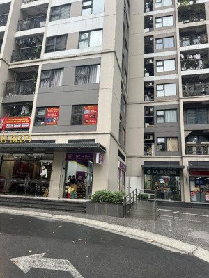 chỉ tám tỷ năm trăm chín mươi triệu sở hữu ngay shop chân đế vinhomes dòng tiền 30trđ/tháng