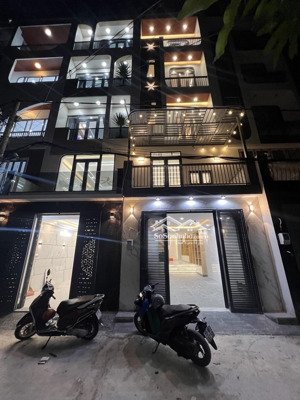 lên đèn phải đẹp nhất khu.bán 3 căn nhà liền nhau.nhà 5 tầng,hẻm 7m,full nội thất ở ngay.