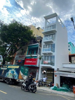 siêu vị trí,chủ cần bán nhà mặt tiền lê thị hồng gấm p.cầu ông lãnh q1.dt:4x10m2 giá 28 tỷ.