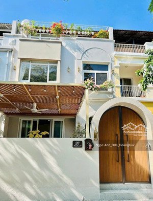 biệt thự vườn mỹ thái 1a phú mỹ hưng quận 7 view công viên giá tốt nhất khu vực