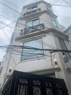 bán nhà hẻm2/ đường cmt8, p11,q3. dt: 4,5x11m, 1 trệt, 3 lầu, 6 phòng chdv .giá:7,5 tỷ (tl)