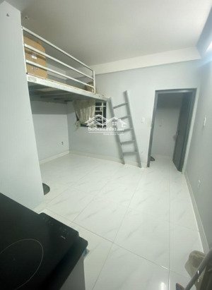 pass phòng ban công gần eamall