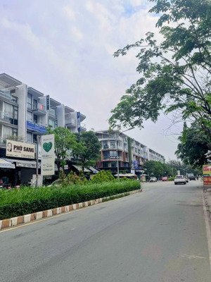bán đất mt kdc dương hồng view công viên.chủ bán gấp, giảm còn 9t8. hàng hiếm, không có miếng thứ 2