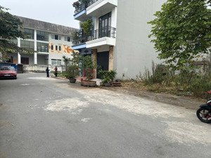 bán nhanh mảnh đất phân lô vỉa hè sát kho bạc thường tín. đường 10m thoáng trước sau