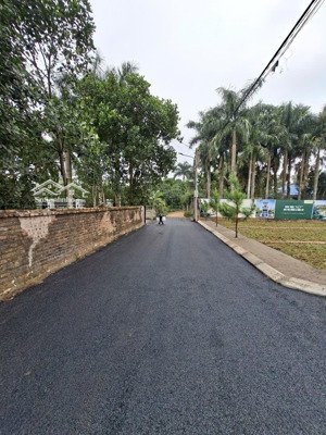 lô góc 61m full thổ cư trục chính giá chỉ hơn 2 tỷ, giáp công nghệ cao hòa lạc, chủ bán nhanh