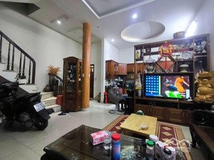 bán nhà đội cấn ba đình | ô tô qua | phân lô | kd nhỏ | vị trí vàng