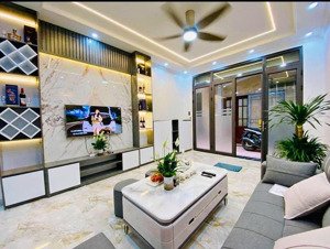 quan nhân, 30m ra phố, trước nhà thênh thang, 4 tầng full nội thất, 35m2, sổ đẹp, không lỗi, ở ngay