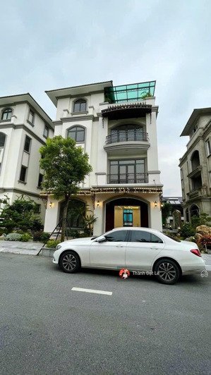 do chuyển định cư, gia đình nhượng lại căn biệt thự đồi 4 tầng 306m2 view vịnh bãi cháy, hạ long