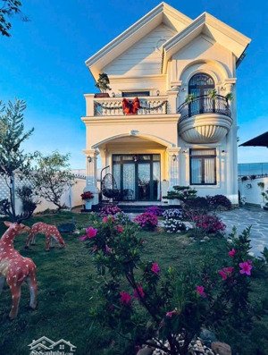 căn biệt thự sang trọng gần thung lũng tình yêu - đà lạt- 201m- 3 tầng-15 tỷ 9( đã hoàn công)