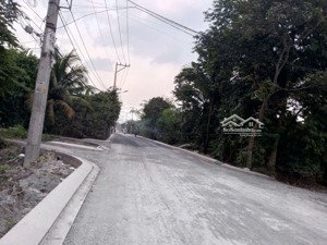 nhà shr 107m2, nhị bình-hóc môn,ô tô đậu sân , chỉ 2ty570 triệu còn thương lượng