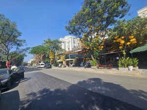 một lô duy nhất, mặt tiền trần bạch đằng, sát bãi tắm biển mỹ khê.