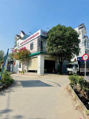 bán nhà 1 lầu góc 2 mặt tiền gần trường học tô ngọc vân q12