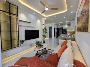 bán rẻ căn view hồ bơi , 2pn,1wc sky garden 3 phú mỹ hưng chỉ 5.350 tỷ