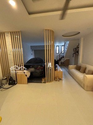 nhà đẹp ngang 5.5m - đọn ở ngay - tô ngủ trong nhà - ngay gần aeon mall tên lửa