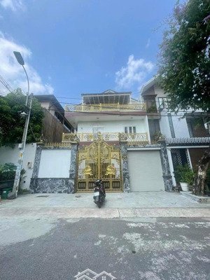 biệt thự khu ao sen tên lửa hầm 3 lầu 10x20m nội thất cao cấp 27 tỷ thương lượng