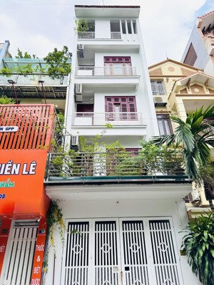 phân lô văn quán, sát đường đôi nguyễn khuyến.
ô tô tránh. kd. dt 60m, 5 tầng, mt 5m. giá 15 ty