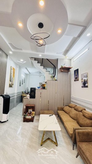 b.án nh.à 2 tầng- hẻm xe hơi - 4m x 11m -nhà mới keng chỉ việc xách vali vào đón tết