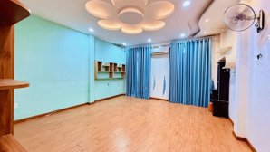 nhà phú thọ hòa ngang 5mx18m..btct chủ xây tâm huyết để ở. bán đi định cư