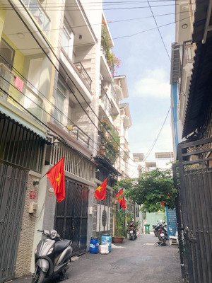 bán nhà 3 tầng hiệp bình khu phân lô sát phạm văn đồng -xe hơi đỗ cửa nội thất sang xịn chỉ 7.2 ty