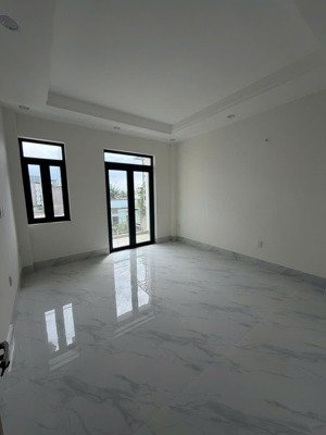 bán nhà 4 tầng kế bên vinhomes grand park quận 9,nhà sổ hồng riêng hoàn công đầy đủ,đường xe hơi