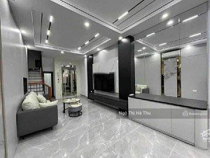 nhỉnh 14 tỷ có nhà thang máy - full nội thất -mới kính kong - hoàng như tiếp - long biên.