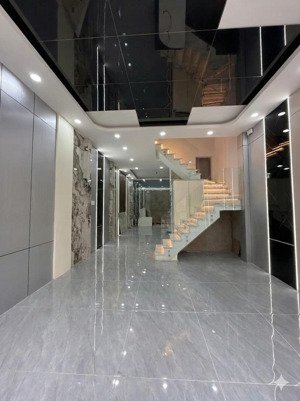 nhà phạm văn đồng, chuẩn 4,4x13m, hẻm ô tô đỗ cửa, vị trí đẹp, dọn vào ở ngay, giá 9,5 tỷ