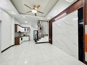 việt hưng, long biên 35m x 5 tầng 6.6 tỷ, ngõ thông, 20m ra ô tô tránh,