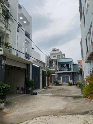 bán gấp để trả nợ nhà hẻm đ. tây hòa thổ cư hoàn công đủ chỉ 4 tỷ 500 bớt ít lộc