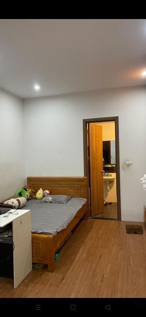 nhà mặt đường 32 gần ga nhổn gần đại học công nghiêp thuận tiện đi lại vào trung tâm