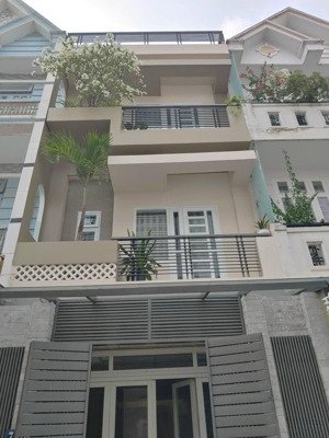 bán nhà khu vip 766 đường lạc long quân 3.86 x 13m, trệt 2 lầu giá chỉ 9 tỷ còn thương lượng p9 tb