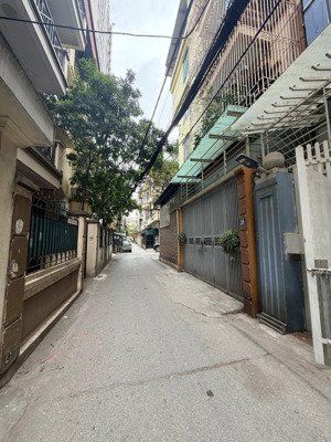 bán nhà trần quốc hoàn cầu giấy dt 50/61m x 5t x mt 4,8m giá 23.6 tỷ có thương lượng