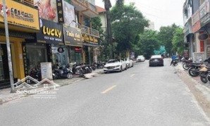 chính chủ tôi cần bán gấp nhà mặt phố hoàng ngân lô góc giá giảm sâu hiếm có dt: 68m xây:5t mt5.5m