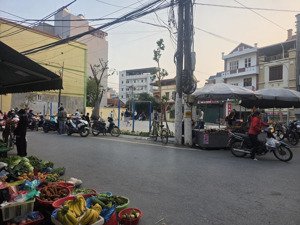 nhà lô góc - lai xá - 42m x 6 tầng - chỉ 9 tỷ - ô tô vào nhà - sát đường 32 - thang máy