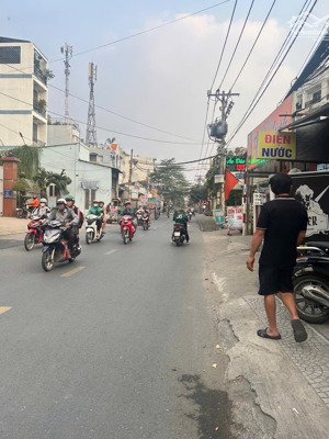 bán nhà q9 hxh- đường tây hoà-phước long
dt:56m2( 4 x 14m), nở hậu 4.5m phong thuỷ đẹp- chỉ: 4.5tỷ