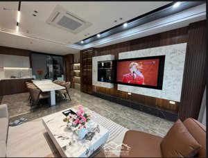 cổ linh 7 tầng thang máy - ô tô vào nhà - cách aeon 100m - dt 52 m - 7 t + vị trí đẹp, giao thôn