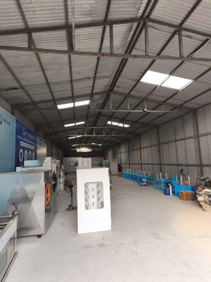 cho thuê kho xưởng dương nội hà đông, dt 350m2, mt 17m xe 15 tấn đỗ cửa giá 70 nghìn/m2